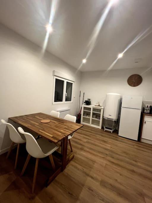 Jolie Maison Avec Courette Бурж Экстерьер фото