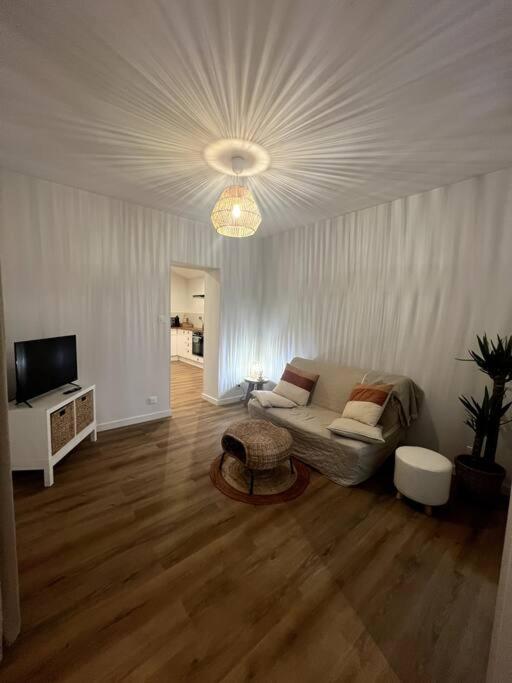Jolie Maison Avec Courette Бурж Экстерьер фото