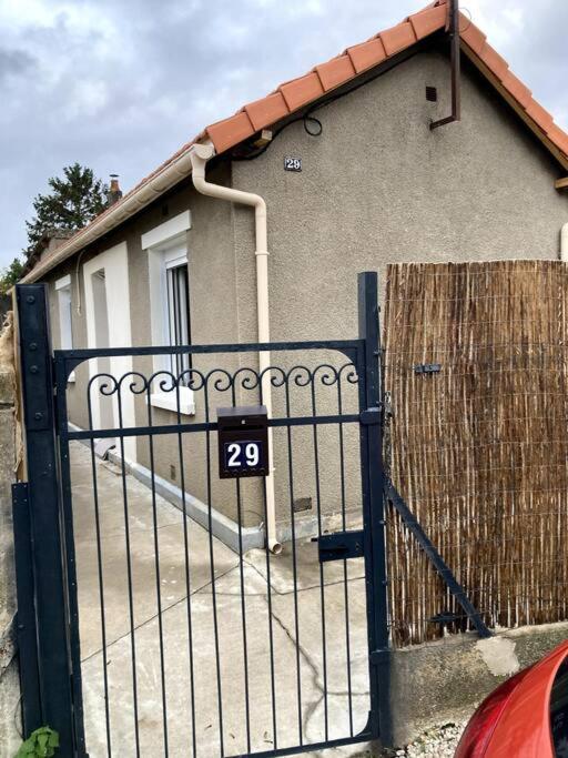 Jolie Maison Avec Courette Бурж Экстерьер фото