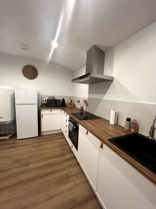 Jolie Maison Avec Courette Бурж Экстерьер фото