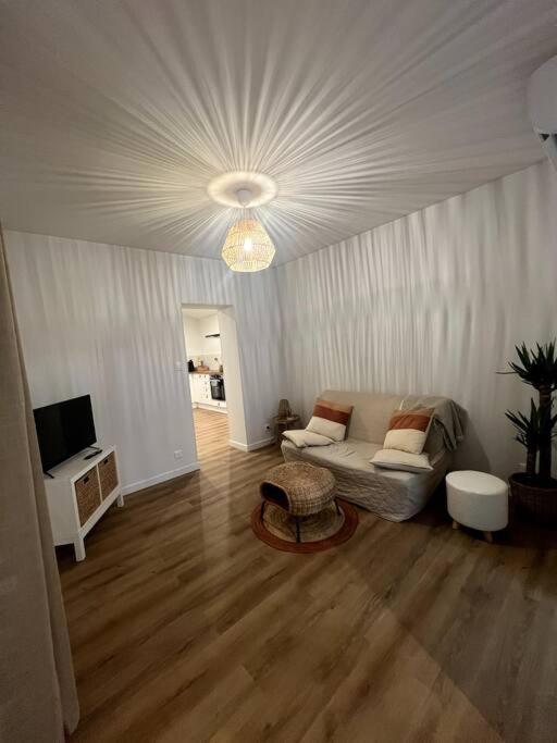 Jolie Maison Avec Courette Бурж Экстерьер фото